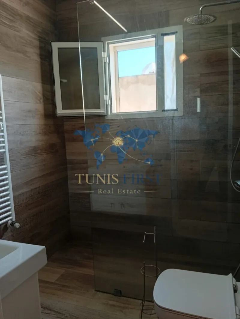 A louer etage de villa S+3 meublé avec jardin à la marsa — Marsa Ennassim