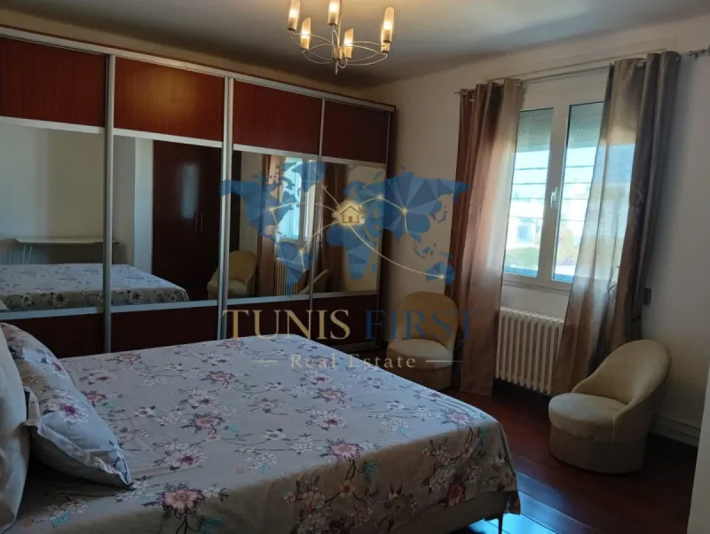 A louer etage de villa S+3 meublé avec jardin à la marsa — Marsa Ennassim