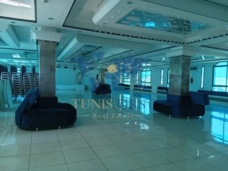 A Louer un open space de 607m² — Route du relais