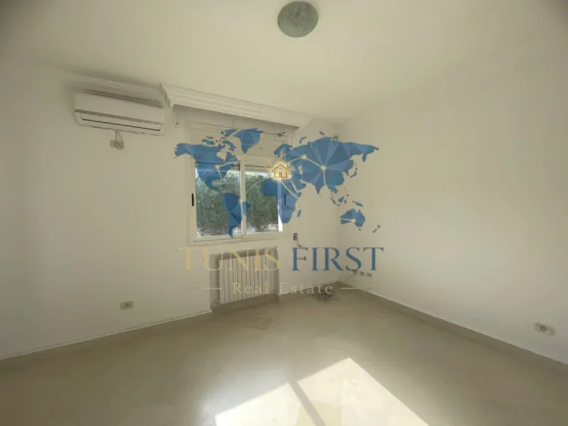 A vendre Villa S+6 à La Marsa — La Marsa