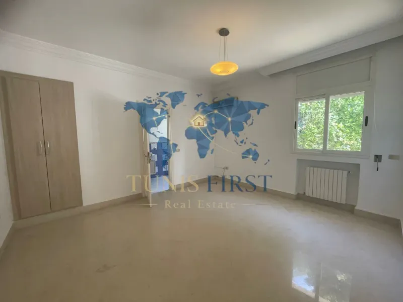 A vendre Villa S+6 à La Marsa — La Marsa