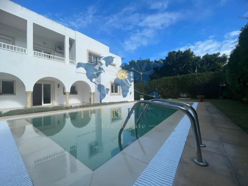 A vendre Villa S+6 à La Marsa — La Marsa