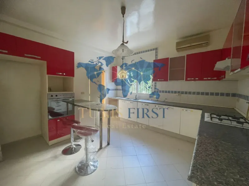 A vendre Villa S+6 à La Marsa — La Marsa
