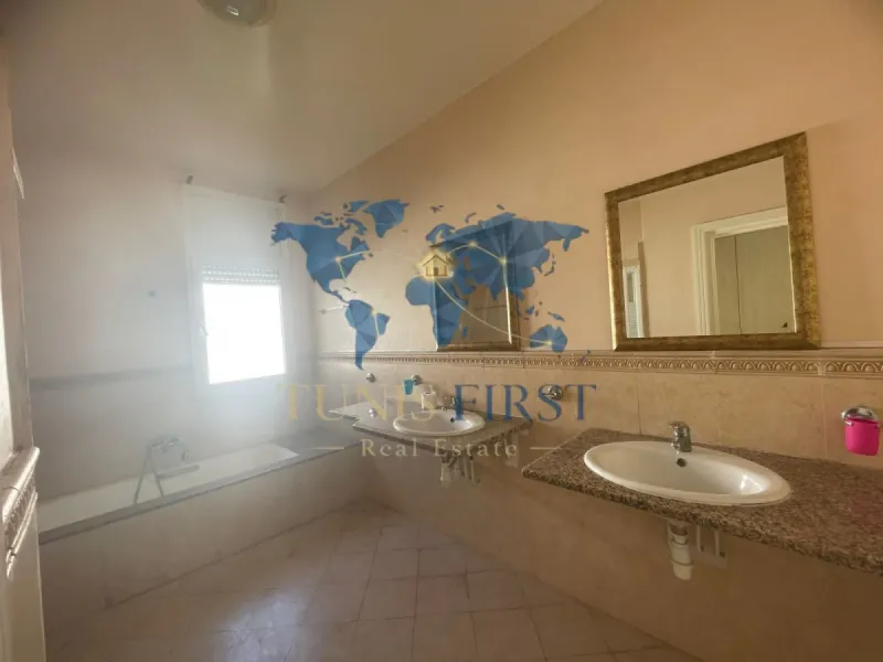A vendre Villa S+6 à La Marsa — La Marsa