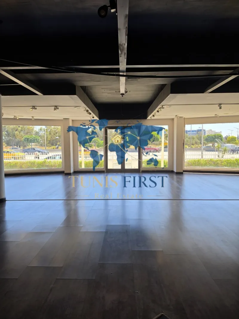 للإيجار: محل تجاري بمساحة 1600 m² على مستويين — Ain Zaghouan