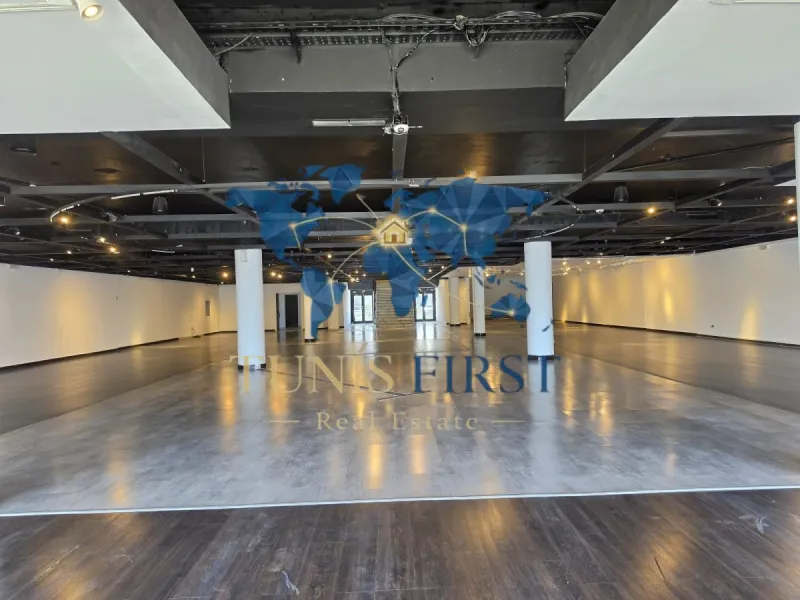 A louer local commercial de 1600m² sur 2 niveaux — Ain Zaghouan