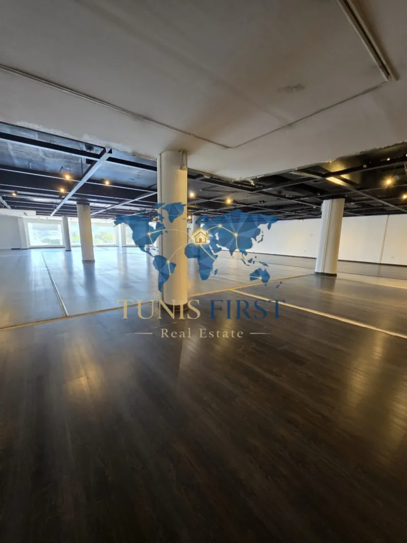 A louer local commercial de 1600m² sur 2 niveaux — Ain Zaghouan