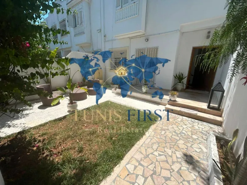 A vendre un duplex S+3 avec jardin à La Marsa