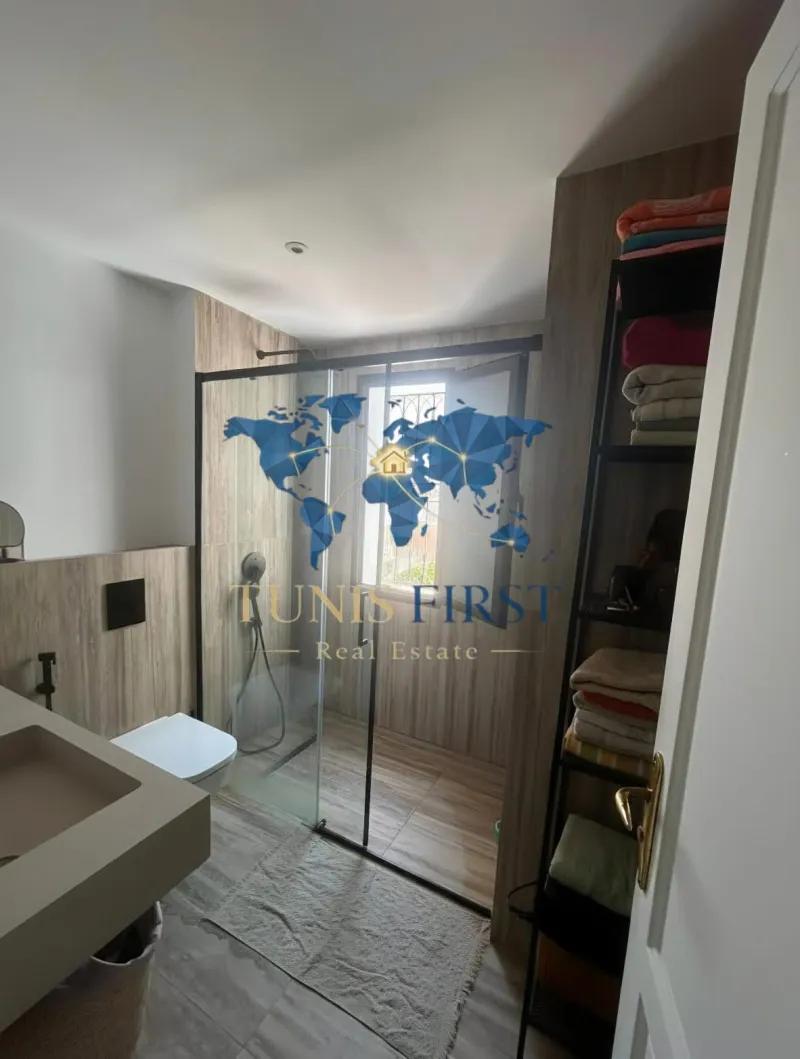 A vendre un duplex S+3 avec jardin à La Marsa — Cite Du Stade
