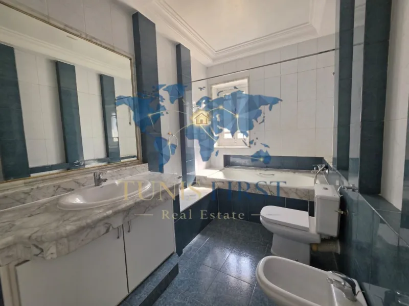 A vendre magnifique Villa à cité les pins — Cité les pins - El Maalaga