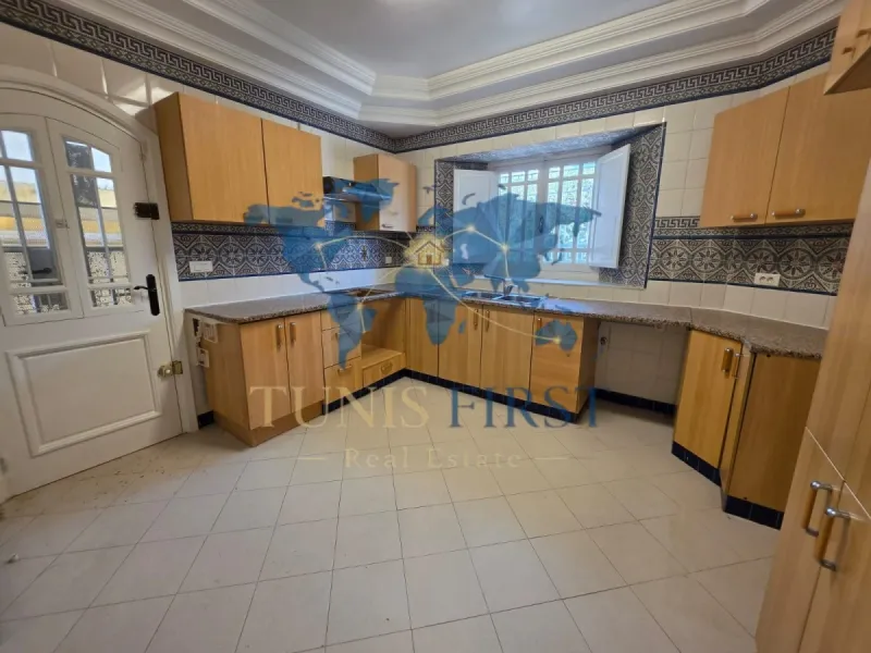 A vendre magnifique Villa à cité les pins — Cité les pins - El Maalaga