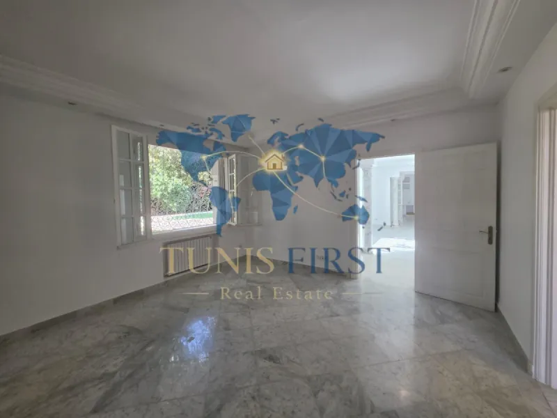 A louer villa d'exception avec jardin et piscine à Carthage — Carthage