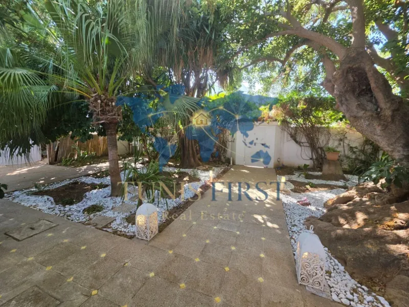 A louer villa d'exception avec jardin et piscine à Carthage — Carthage