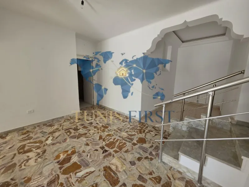 A louer un rez de chaussée de villa S+3 à La Marsa — Marsa Ennassim