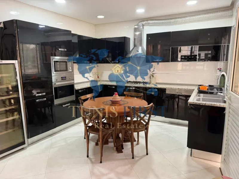 A Louer Étage Villa S3 Meublé à La Marsa — Marsa ville