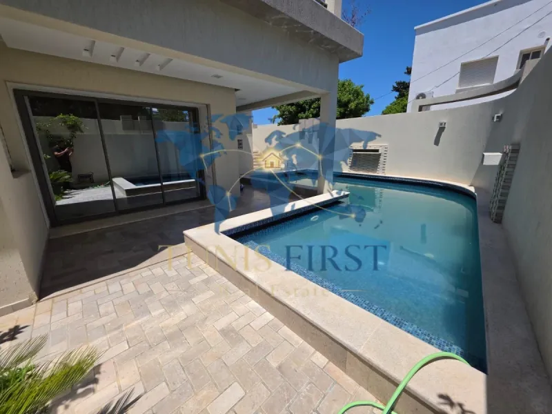 A Louer Grandiose Villa avec piscine Meublé à La Marsa