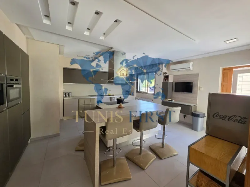 A Louer Grandiose Villa avec piscine Meublé à La Marsa — Marsa Ennassim