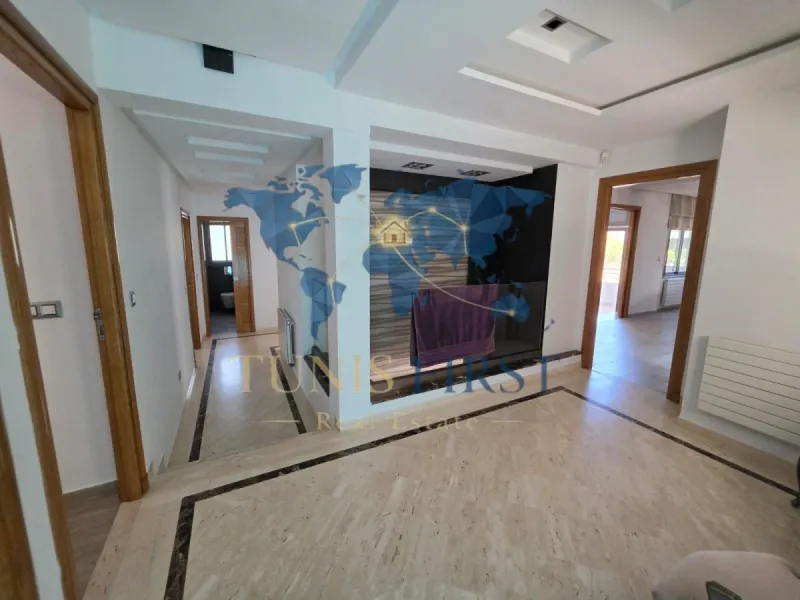 A Louer Grandiose Villa avec piscine Meublé à La Marsa — Marsa Ennassim