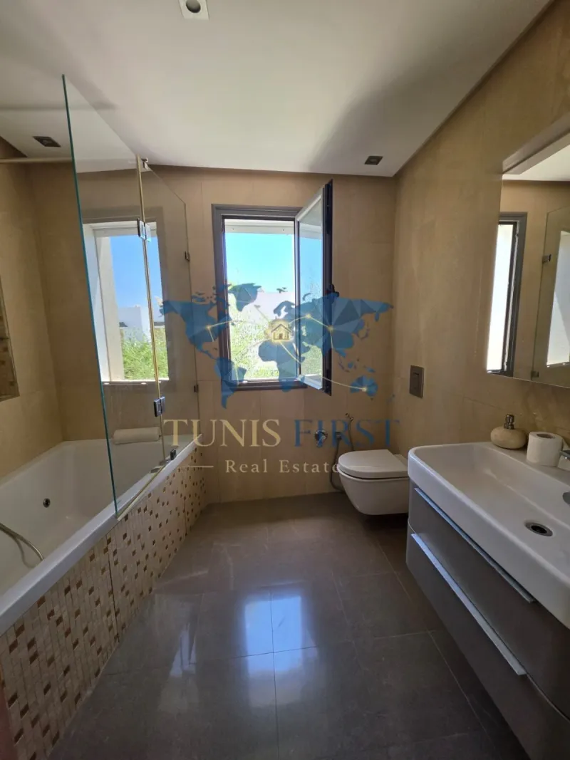 A Louer Grandiose Villa avec piscine Meublé à La Marsa — Marsa Ennassim