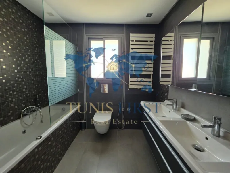 A Louer Grandiose Villa avec piscine Meublé à La Marsa — Marsa Ennassim