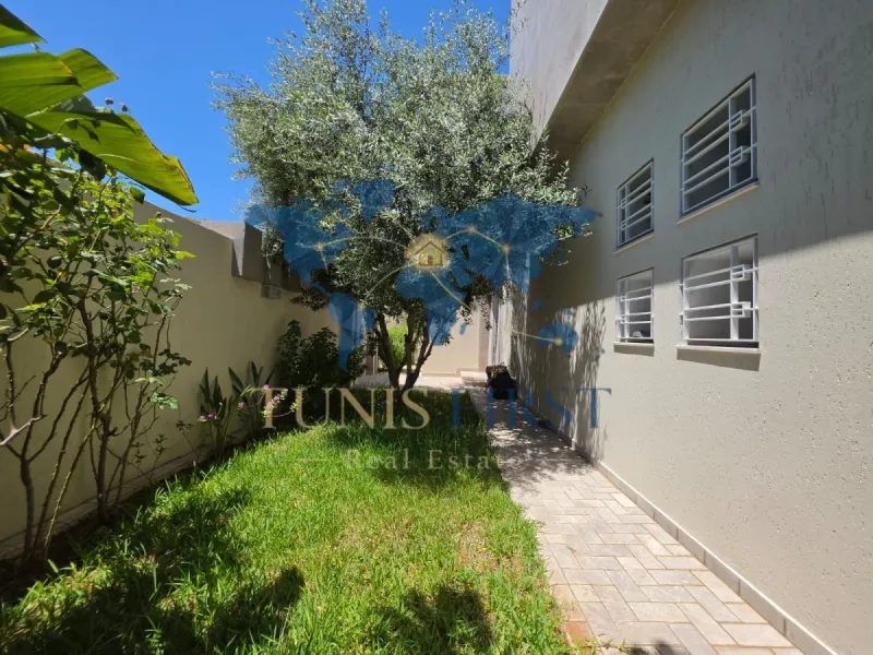 A Louer Grandiose Villa avec piscine Meublé à La Marsa — Marsa Ennassim