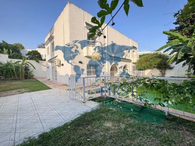 A Louer Grandiose Villa avec piscine à Carthage Salambo