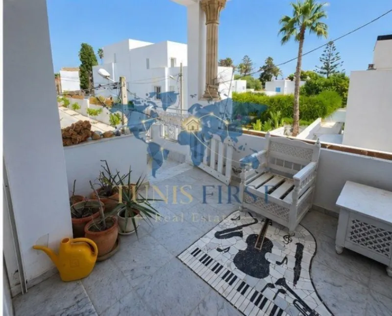 A Louer Etage de Villa Vide à Marsa Cube — Marsa Cube