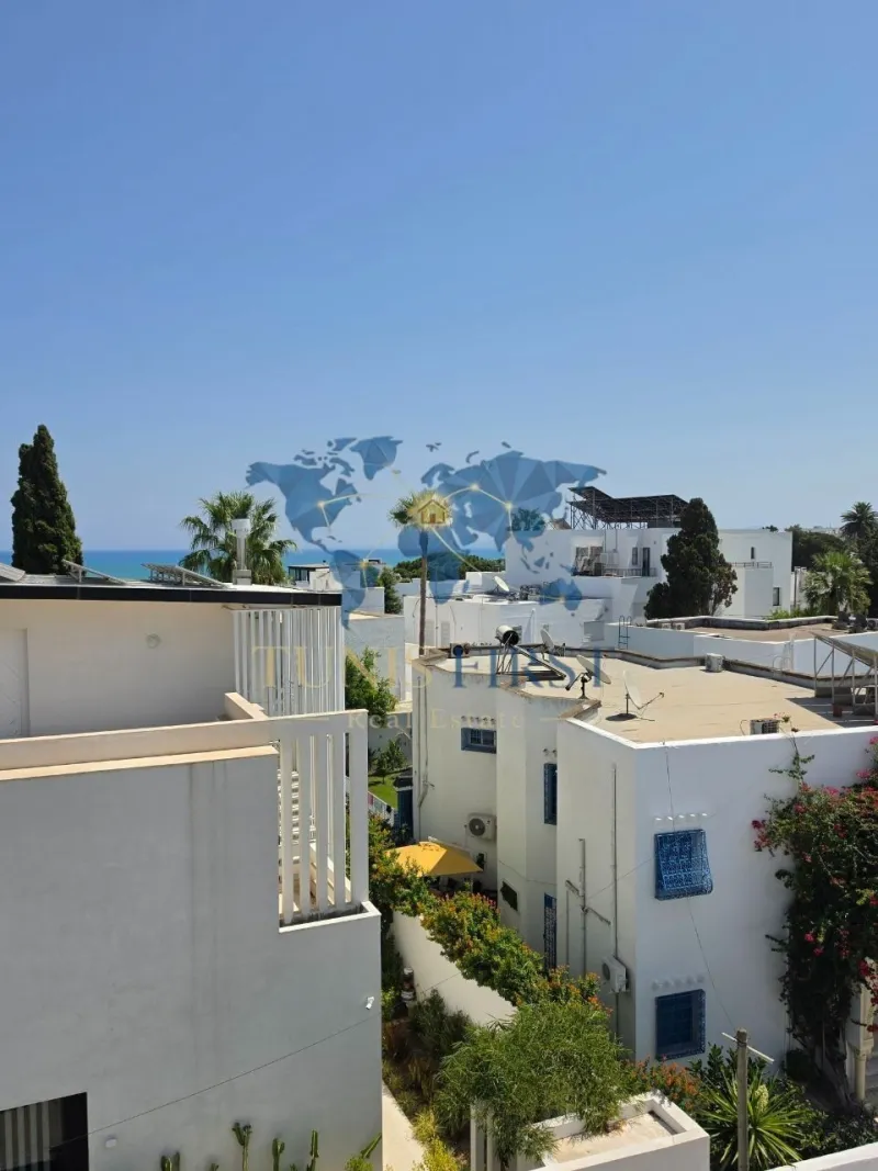 A Louer Etage de Villa Vide à Marsa Cube — Marsa Cube
