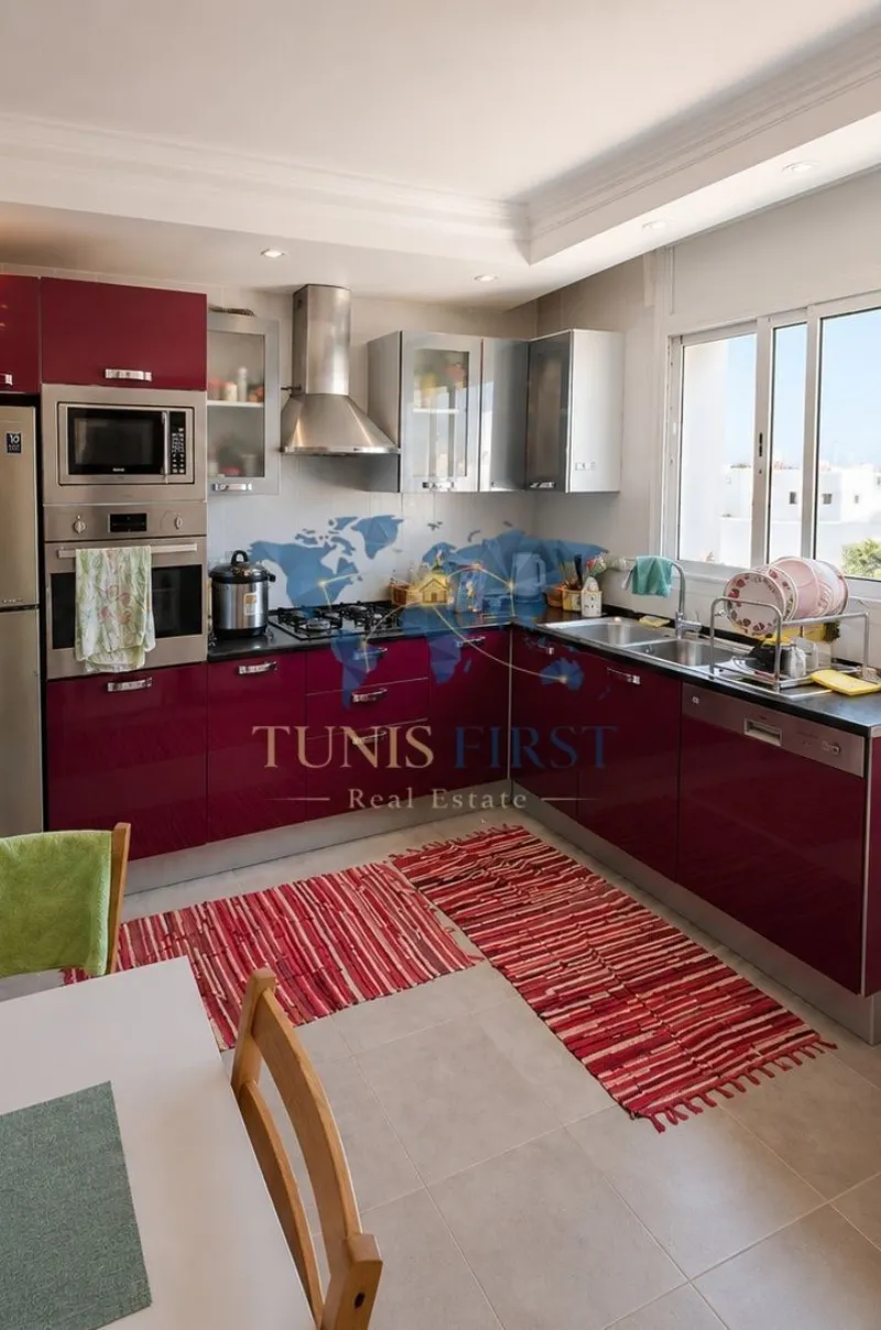 A Louer Etage de Villa Vide à Marsa Cube — Marsa Cube