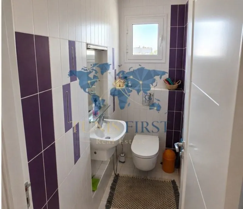 A Louer Etage de Villa Vide à Marsa Cube — Marsa Cube
