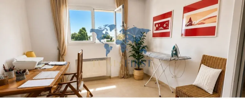 A Louer Etage de Villa Vide à Marsa Cube — Marsa Cube