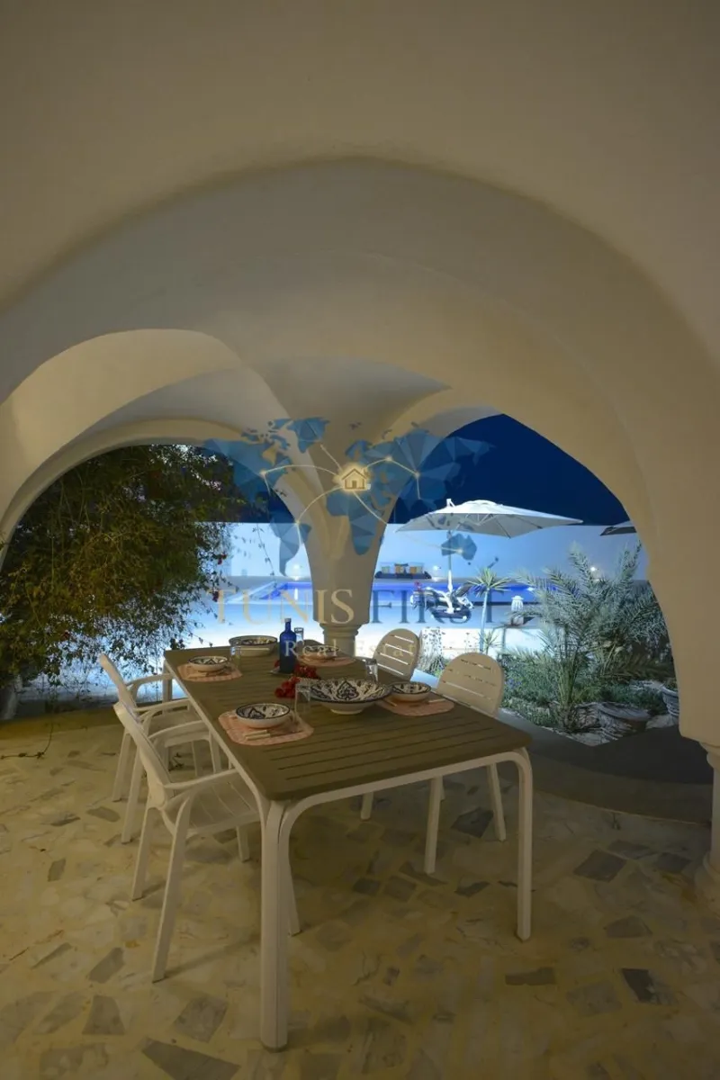 À vendre Deux villas indépendantes pieds dans l’eau à Kerkennah — Cite El Moustakbel (La Marsa)