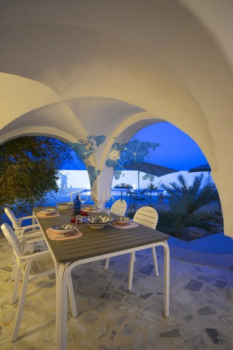 À vendre Deux villas indépendantes pieds dans l’eau à Kerkennah — Cite El Moustakbel (La Marsa)