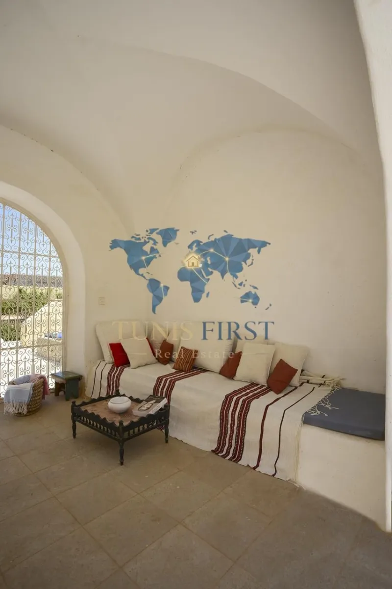 À vendre Deux villas indépendantes pieds dans l’eau à Kerkennah — Cite El Moustakbel (La Marsa)
