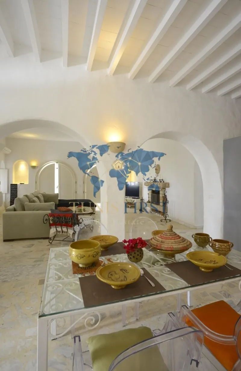 À vendre Deux villas indépendantes pieds dans l’eau à Kerkennah — Cite El Moustakbel (La Marsa)
