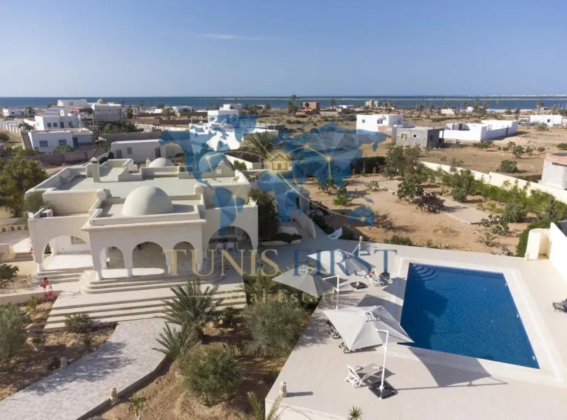 À vendre Deux villas indépendantes pieds dans l’eau à Kerkennah — Cite El Moustakbel (La Marsa)