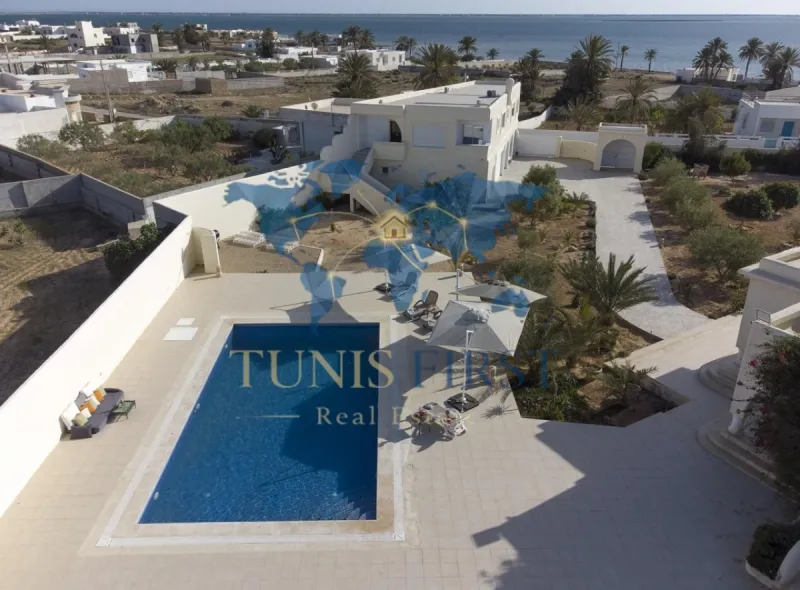 À vendre Deux villas indépendantes pieds dans l’eau à Kerkennah — Cite El Moustakbel (La Marsa)