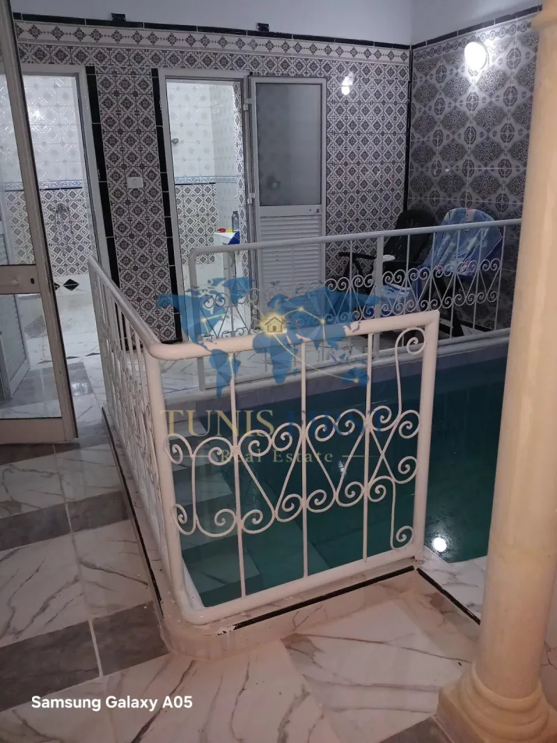 À vendre  Villa style El Bey à Tunis — Tunis centre ville