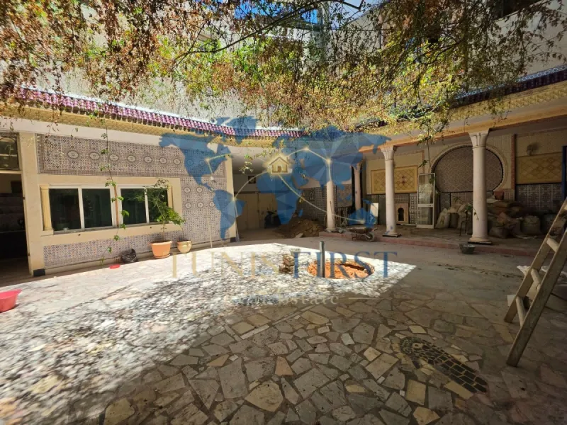 À vendre  Villa style El Bey à Tunis — Tunis centre ville