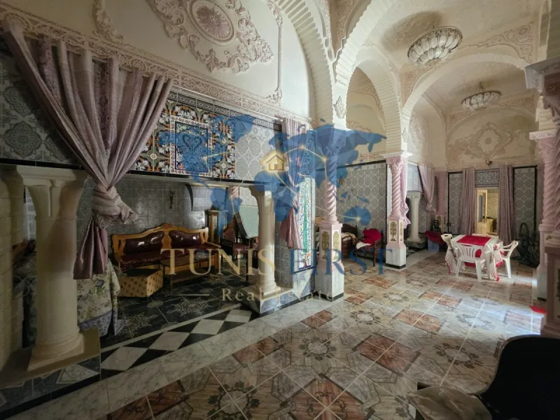 À vendre  Villa style El Bey à Tunis — Tunis centre ville