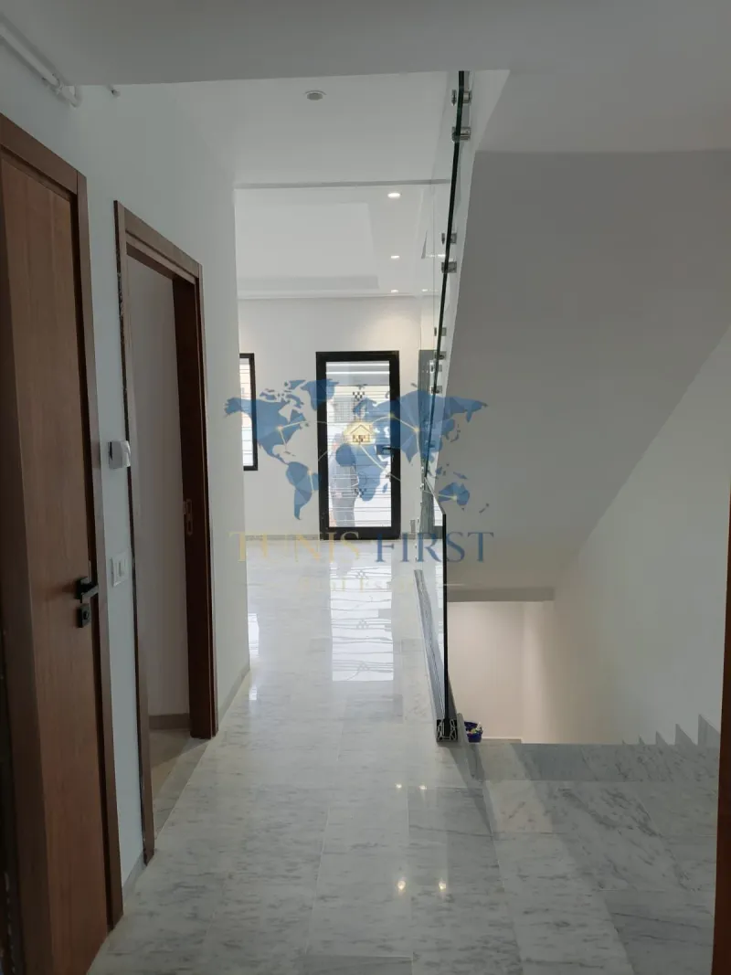For sale: S+4 triplex in the heart of La Marsa — Sidi abdelaziz