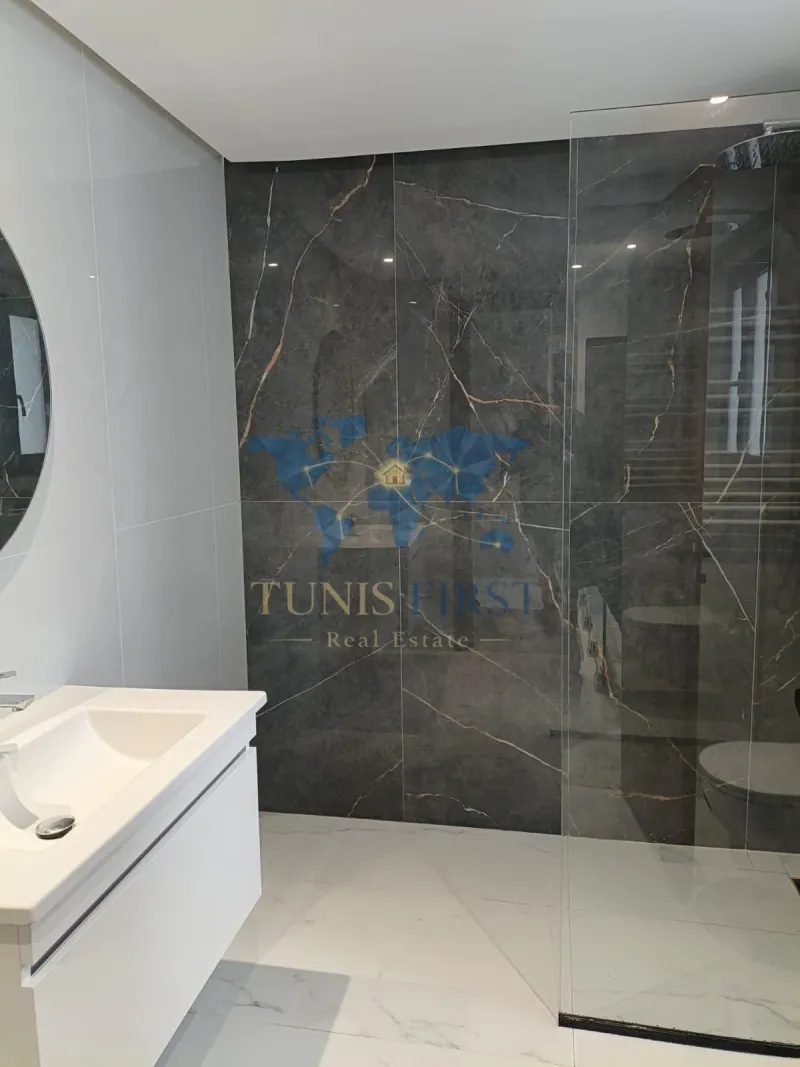 A vendre Triplex S+4 au coeur de La Marsa — Sidi abdelaziz
