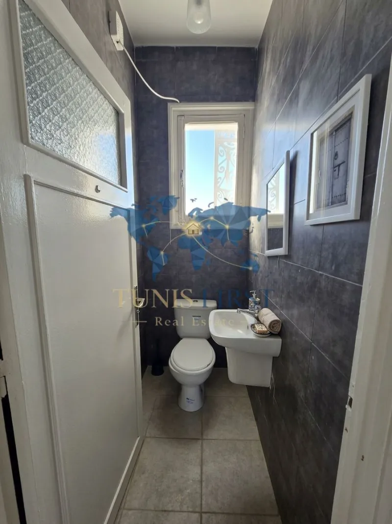A Louer Etage de villa S+3 Meublé à La Marsa Corniche — Marsa corniche