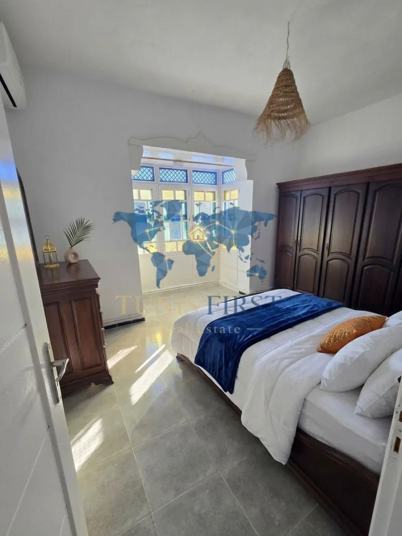 A Louer Etage de villa S+3 Meublé à La Marsa Corniche — Marsa corniche