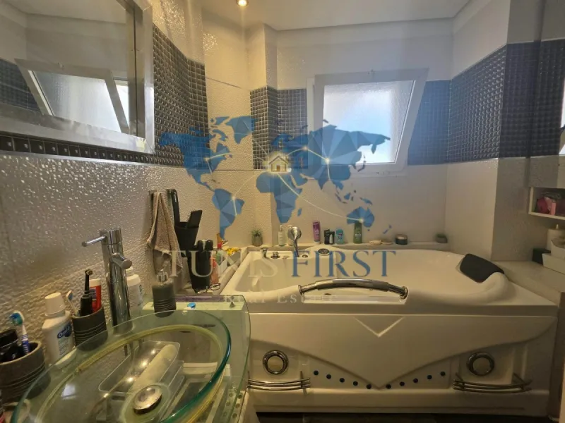 A Louer Appartement en Duplex Vide aux Berges du Lac 1 — Tunis