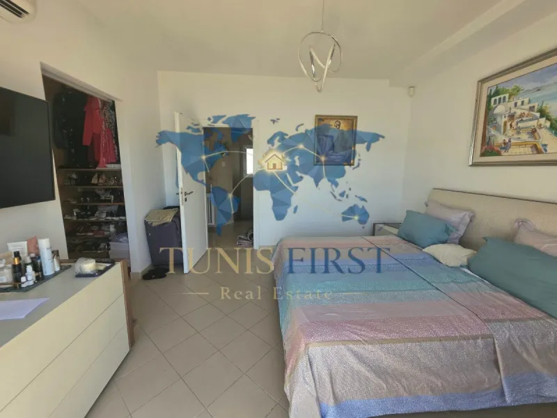 A Louer Appartement en Duplex Vide aux Berges du Lac 1 — Tunis