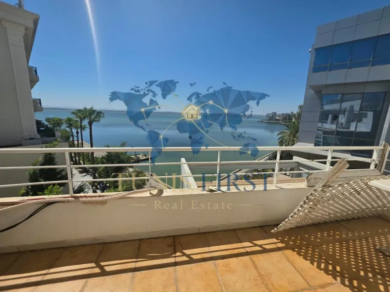 A Louer Appartement en Duplex Vide aux Berges du Lac 1 — Tunis