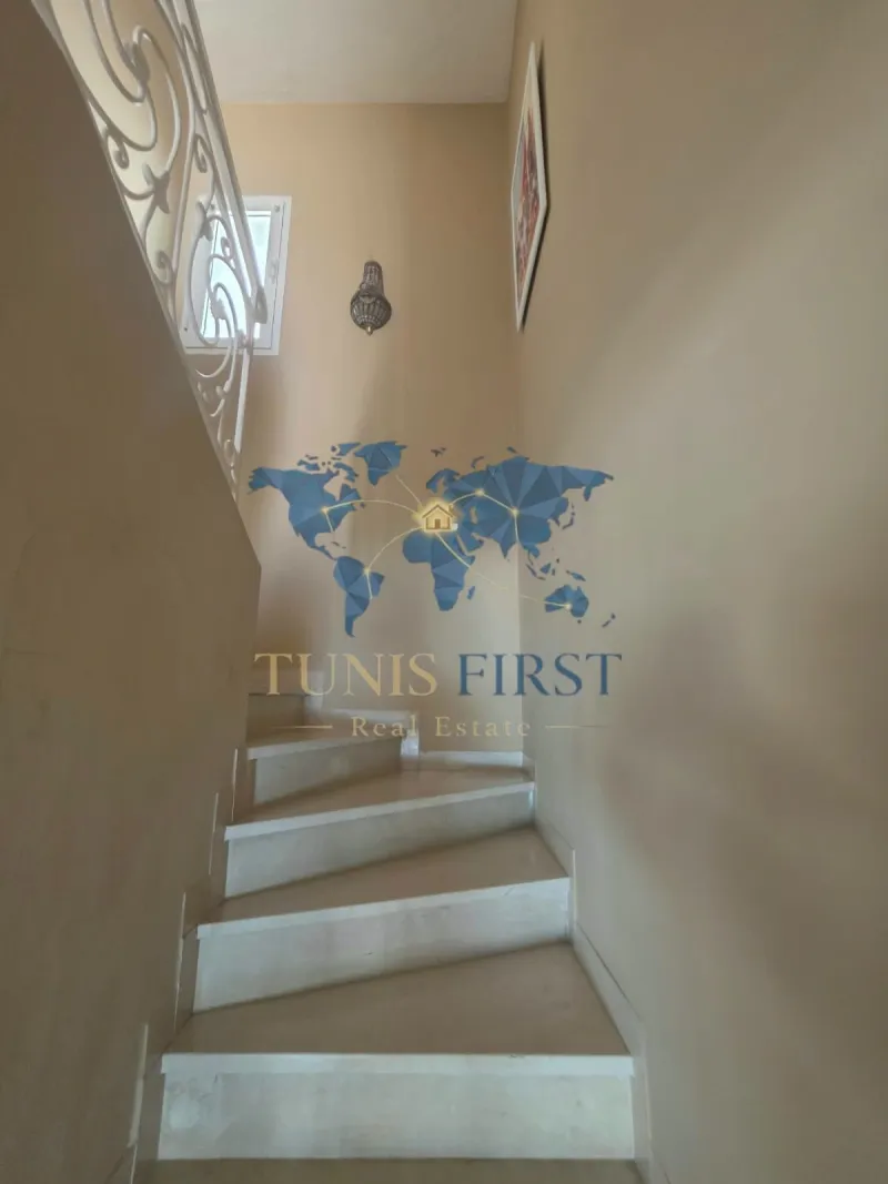 A Louer Appartement en Duplex Vide aux Berges du Lac 1 — Tunis