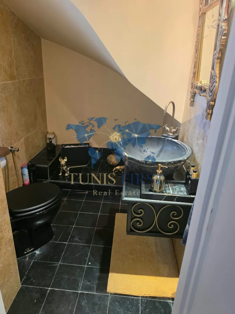 A Louer Appartement en Duplex Vide aux Berges du Lac 1 — Tunis