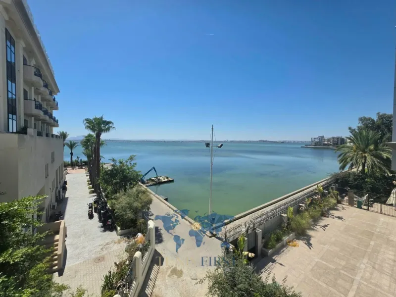 A Louer Appartement en Duplex Vide aux Berges du Lac 1